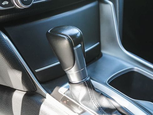 Certified 2018 Honda Accord Sport image 19