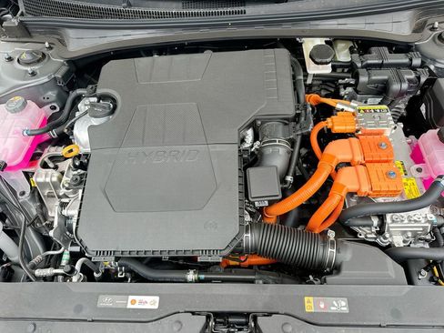 New 2025 Hyundai Elantra Limited image 51