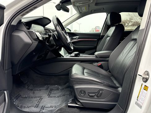 Used 2022 Audi e-tron Premium w/ Convenience Plus Package image 22