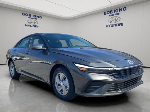 New 2026 Hyundai Elantra SE FWD image 7