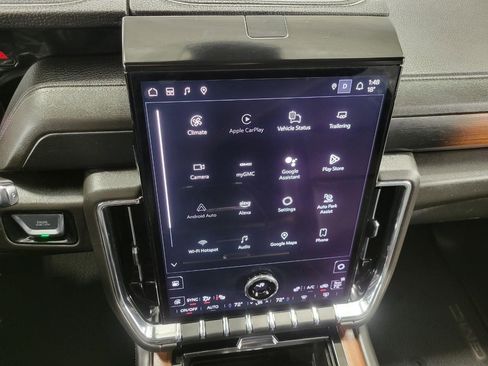 Used 2025 GMC Yukon XL Denali image 12