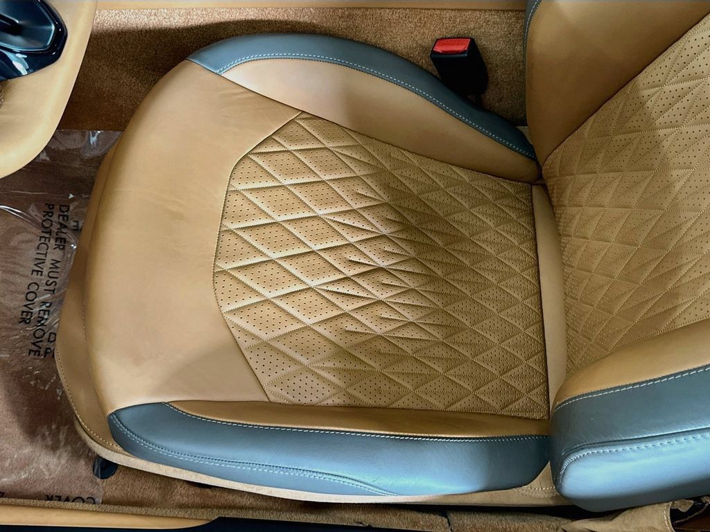 Used 2024 Aston Martin DB12 Coupe RWD image 22