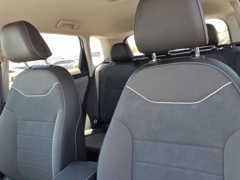 Certified 2023 Volkswagen Taos SE FWD image 20