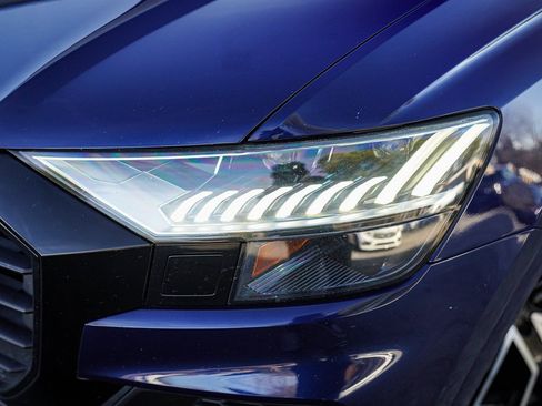 Used 2019 Audi Q8 Prestige w/ Adaptive Chassis Package image 3