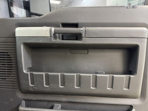 Used 2014 Ford F250 Lariat w/ Chrome Package image 28