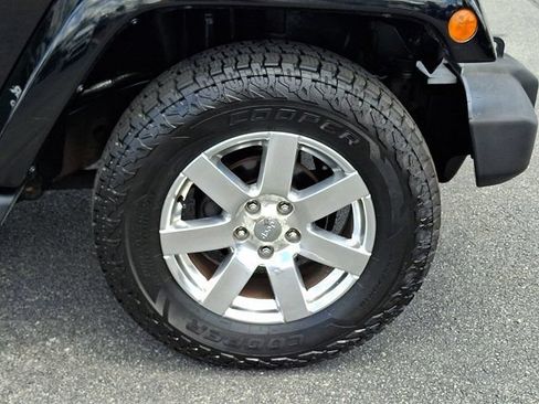 Used 2013 Jeep Wrangler Unlimited Sahara w/ Trailer Tow Group AWD/4WD image 11