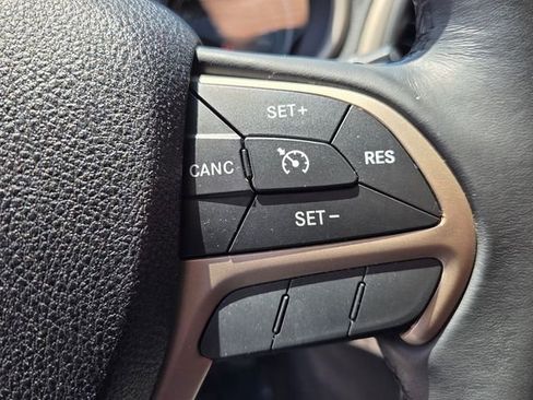 Used 2016 Jeep Cherokee Latitude w/ Safety/Convenience Group AWD/4WD image 31