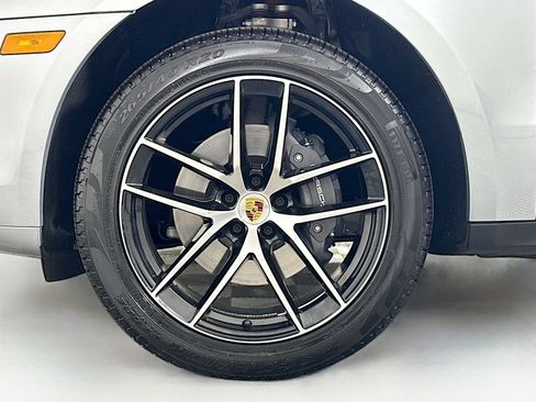 Certified 2026 Porsche Macan AWD/4WD image 32