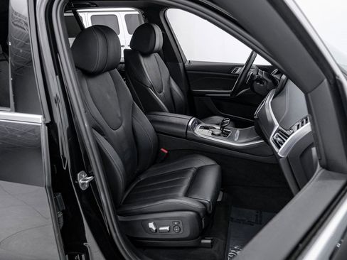 Used 2022 BMW X5 xDrive40i w/ Parking Assistance Package image 31