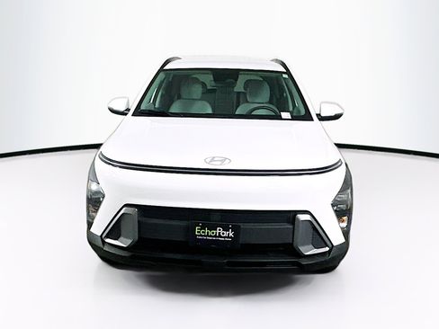Used 2025 Hyundai Kona SEL FWD image 2