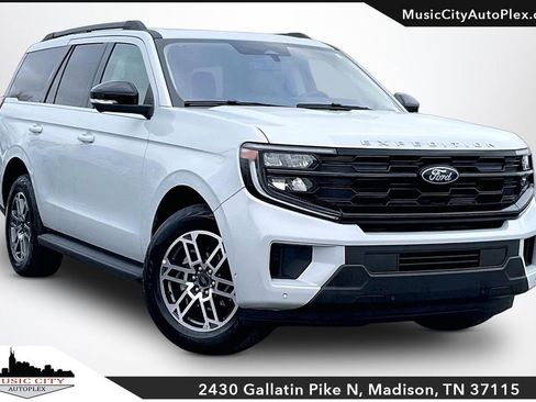 Used 2025 Ford Expedition Active AWD/4WD image 1