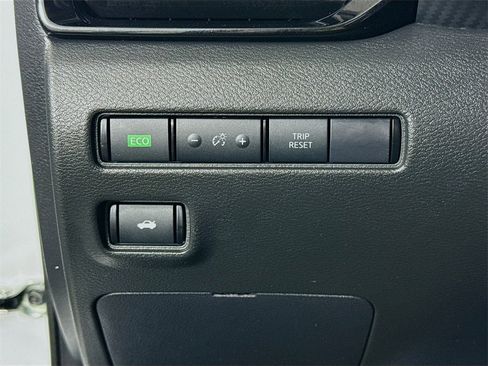 Certified 2024 Nissan Sentra SR w/ SR Premium Package image 20