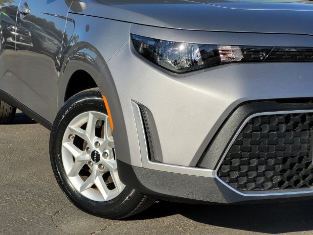 Certified 2025 Kia Soul LX w/ LX Technology Package FWD image 11
