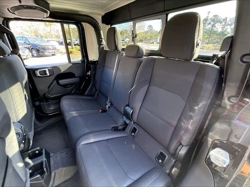 Used 2022 Jeep Gladiator Sport image 18