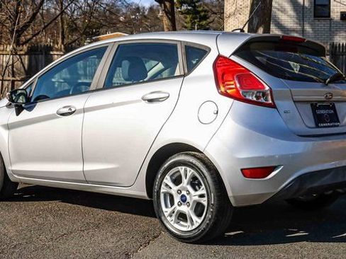 Used 2016 Ford Fiesta SE image 4
