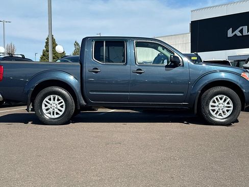 Used 2018 Nissan Frontier SV AWD/4WD image 3