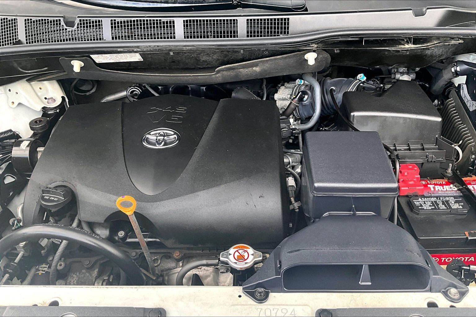 Used 2019 Toyota Sienna XLE w/ XLE Navigation Package AWD/4WD image 10