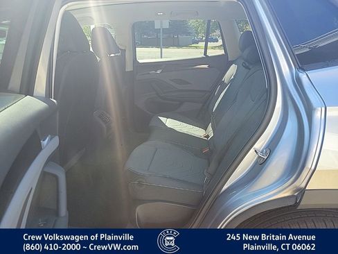 New 2025 Volkswagen Tiguan SE image 10