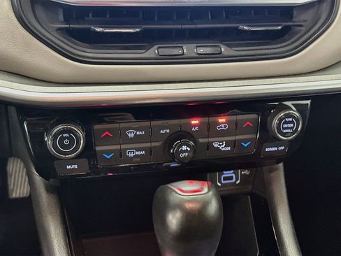 Used 2025 Jeep Compass Limited AWD/4WD image 23