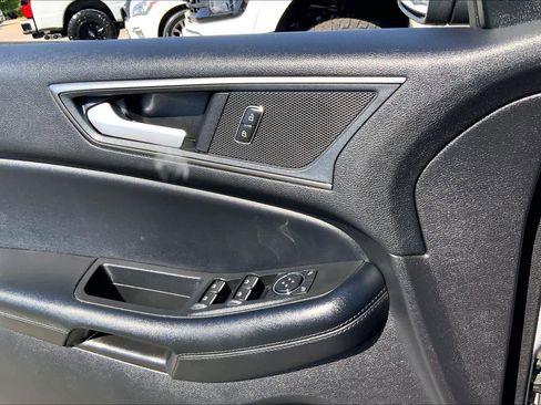 Certified 2021 Ford Edge SE FWD image 31
