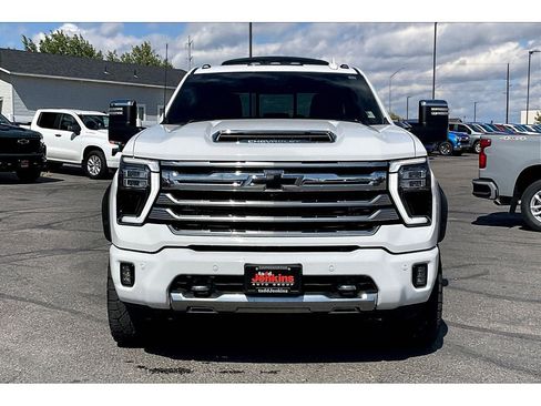 Used 2024 Chevrolet Silverado 3500 High Country w/ High Country Premium Package image 3