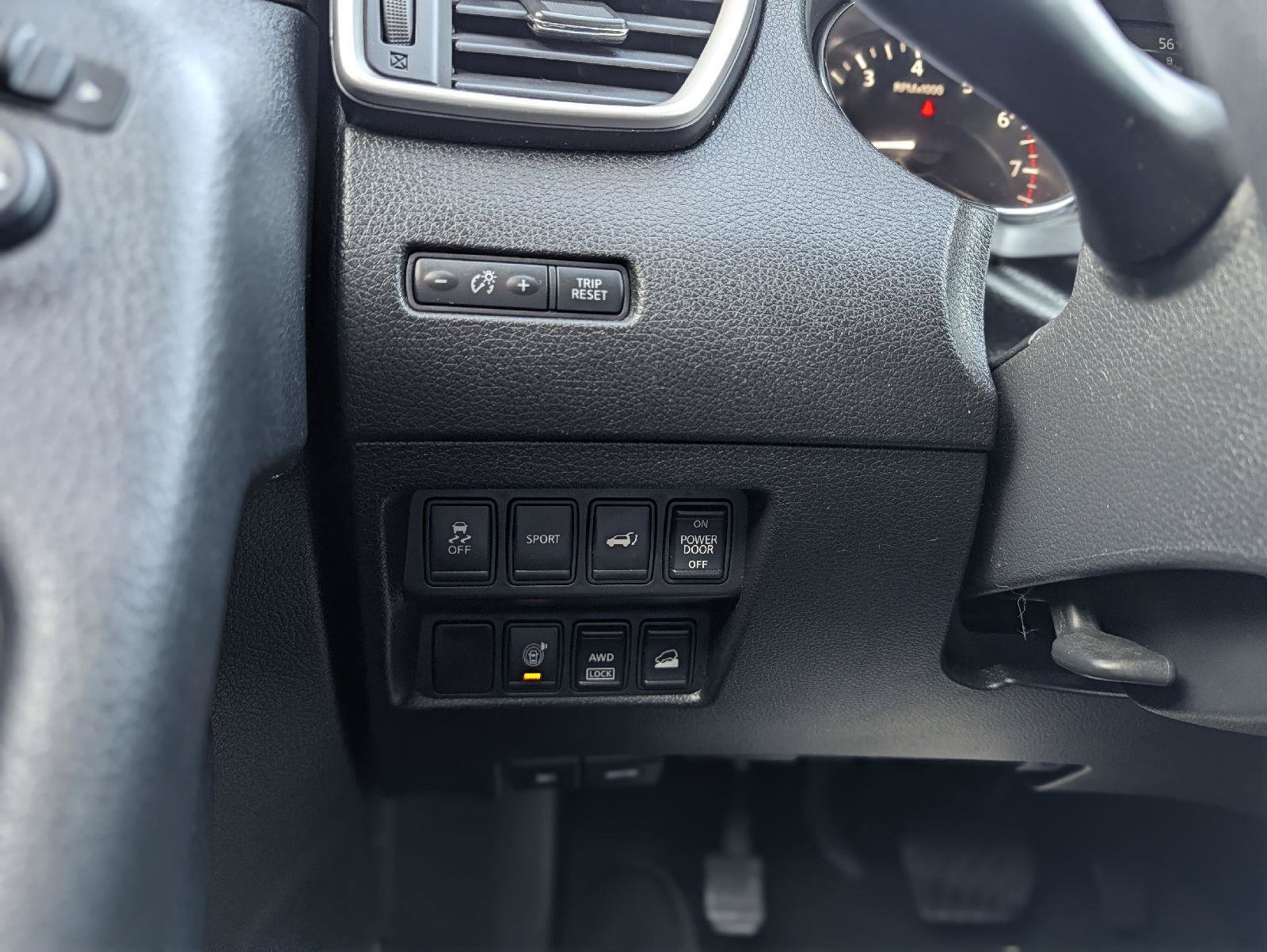 Used 2014 Nissan Rogue SV w/ SV Premium Package AWD/4WD image 23