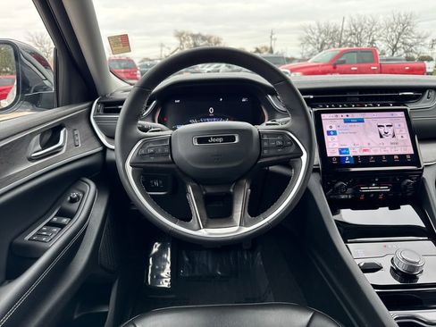 Certified 2023 Jeep Grand Cherokee L Limited image 16