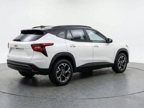 Used 2025 Chevrolet Trax LT image 9