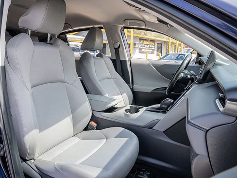 Used 2021 Toyota Venza LE image 21