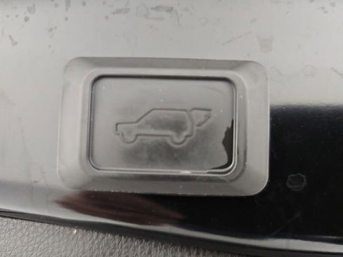 Used 2024 Toyota RAV4 SE image 33