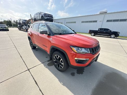 Used 2020 Jeep Compass Trailhawk w/ Cold Weather Group AWD/4WD image 15