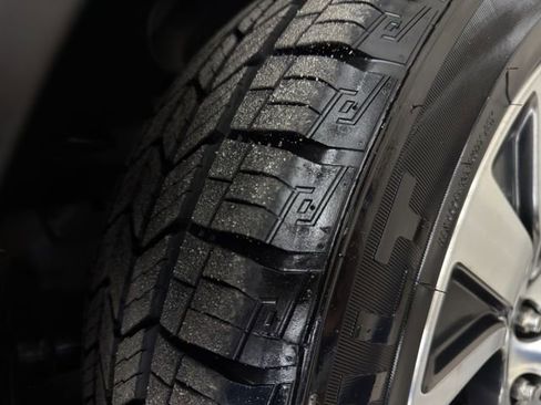 Used 2018 Ford Explorer Platinum image 25