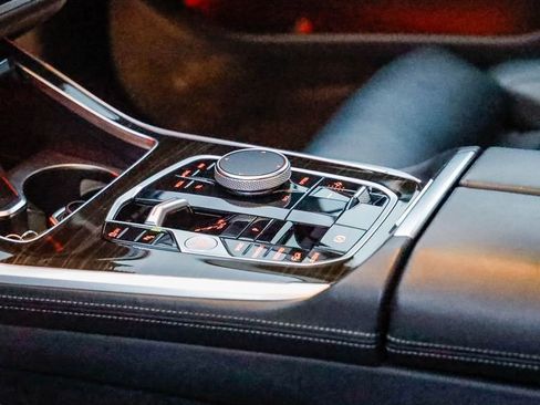 Used 2023 BMW X7 xDrive40i image 24