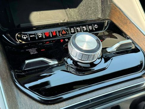 Certified 2025 Jeep Grand Wagoneer 4WD image 31
