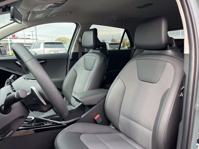 Certified 2025 Kia Niro Wind w/ Wind Preserve Package FWD image 18