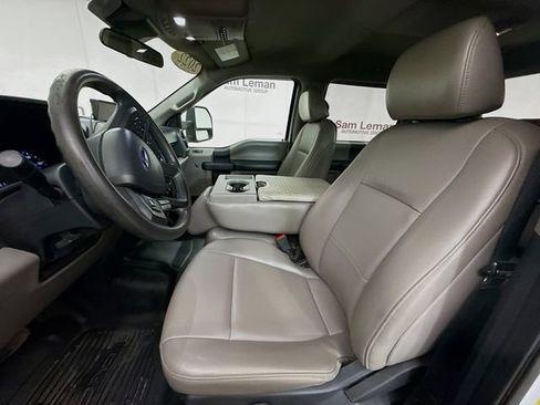 Used 2022 Ford F250 XL w/ Power Equipment Group image 18