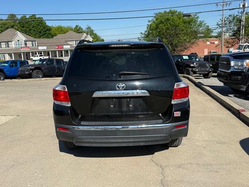 Used 2012 Toyota Highlander SE w/ Tow Pkg FWD image 7