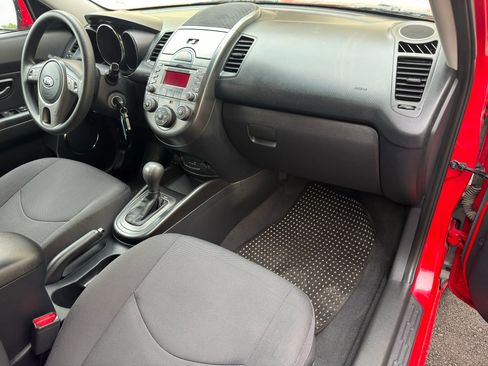 Used 2011 Kia Soul + w/ Audio Pkg FWD image 19