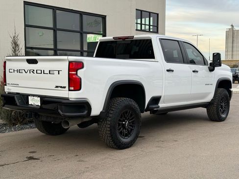 Used 2025 Chevrolet Silverado 2500 ZR2 w/ Technology Package image 2
