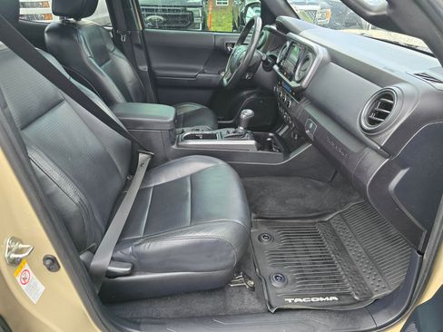 Used 2018 Toyota Tacoma TRD Sport image 30