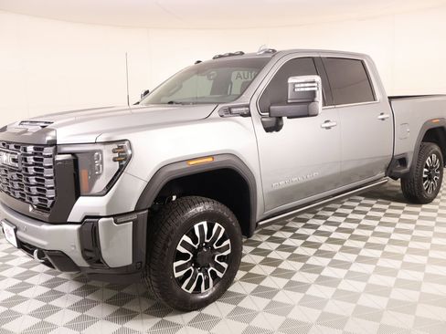 Used 2025 GMC Sierra 2500 Denali Ultimate AWD/4WD image 10