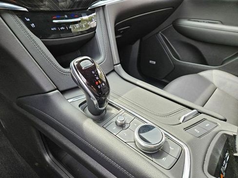 Certified 2025 Cadillac XT6 Premium Luxury FWD image 27