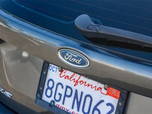 Used 2017 Ford Focus Titanium image 11