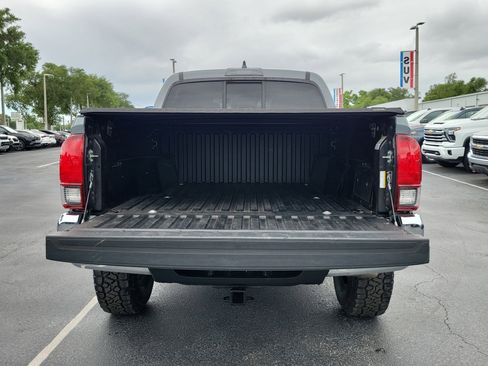 Used 2021 Toyota Tacoma SR5 w/ SR5 Appearance Package (SM) RWD image 9