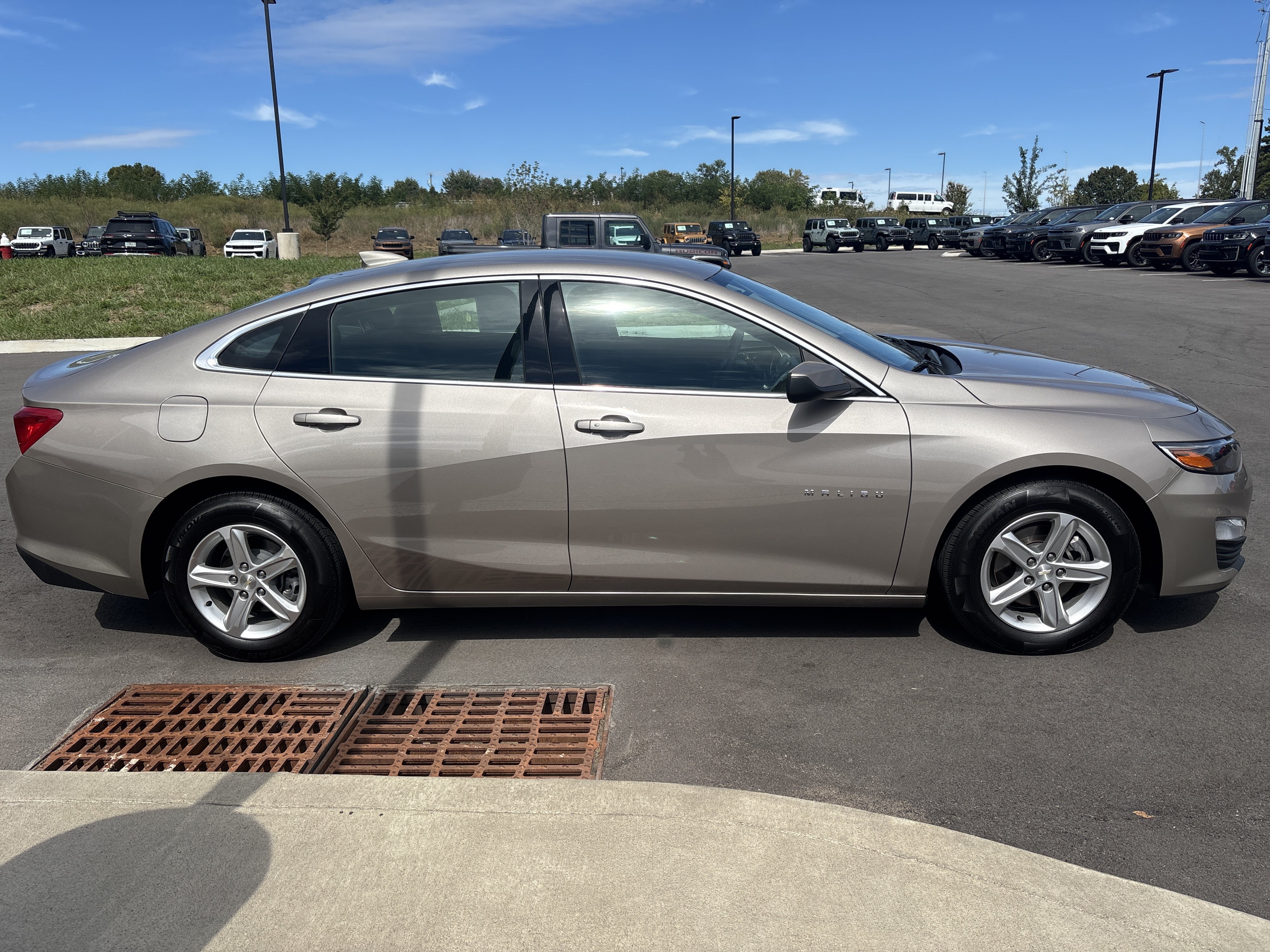 Used 2023 Chevrolet Malibu LT w/ Driver Confidence Package FWD image 7