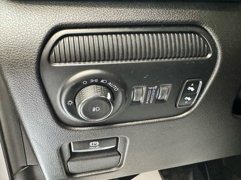 Used 2024 Jeep Wagoneer L Series II w/ Flexible Seating Group RWD image 13