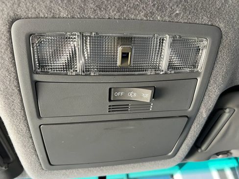 Used 2012 Toyota Highlander FWD image 19