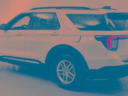 Certified 2025 Ford Explorer Active image 4