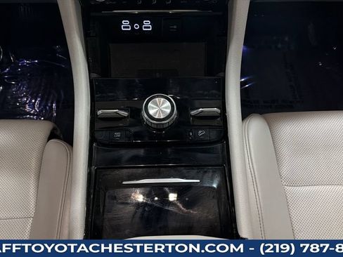 Used 2021 Jeep Grand Cherokee L Overland w/ Luxury Tech Group IV AWD/4WD image 22