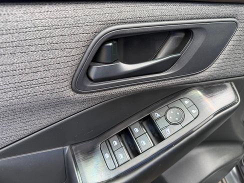 Used 2023 Nissan Rogue S AWD/4WD image 13